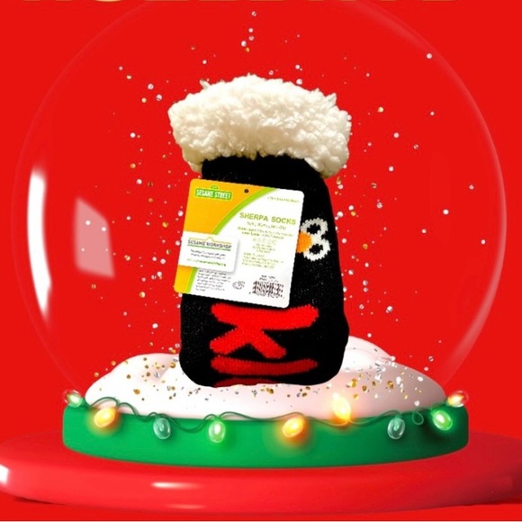 🆕 Sesame Street Sherpa Socks Tickle Me Elmo Sherpa Socks Limited Edition - Picture 8 of 16